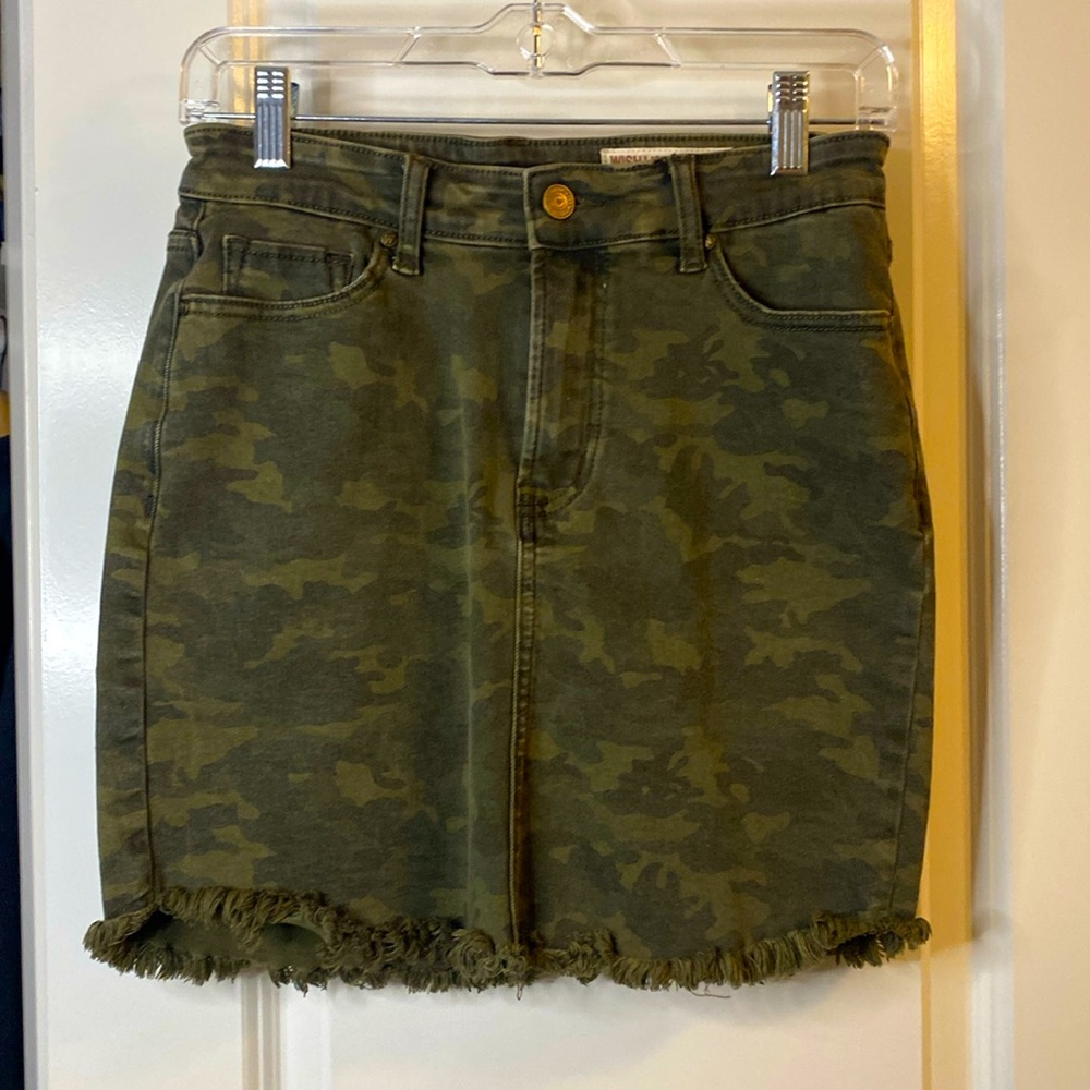 WISH LIST/JEANS Size Small Women’s Camo Skirt